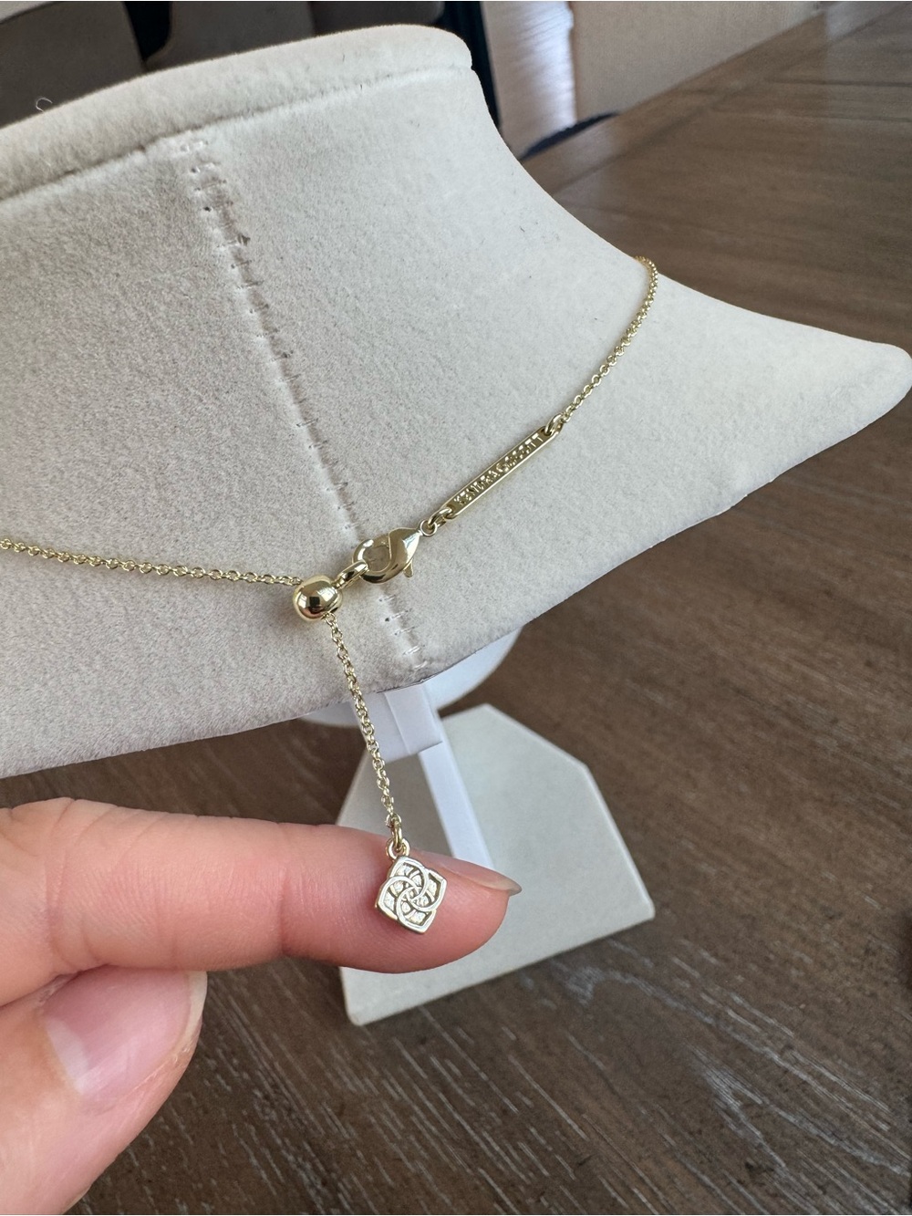 Kendra Scott x loveshackfancy Gold necklace with Pink Marble Oval and Bow - Picture 5 of 5